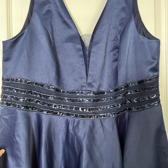 Navy blue prom dress with a sequin/mesh waistline - Picture 2 of 6